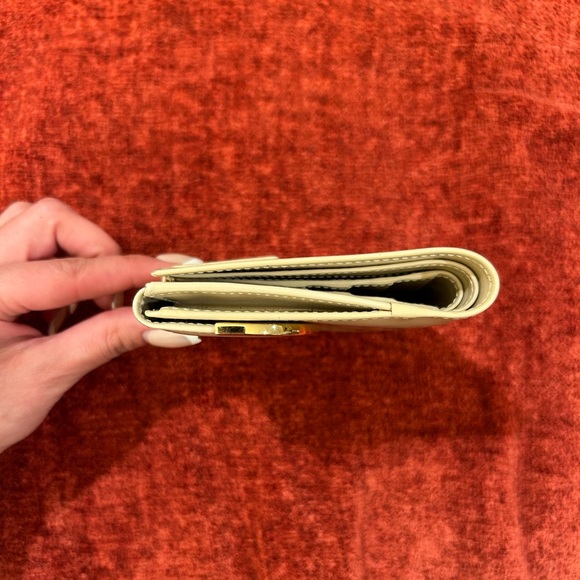 Gucci patent leather bifold wallet - Picture 8 of 8